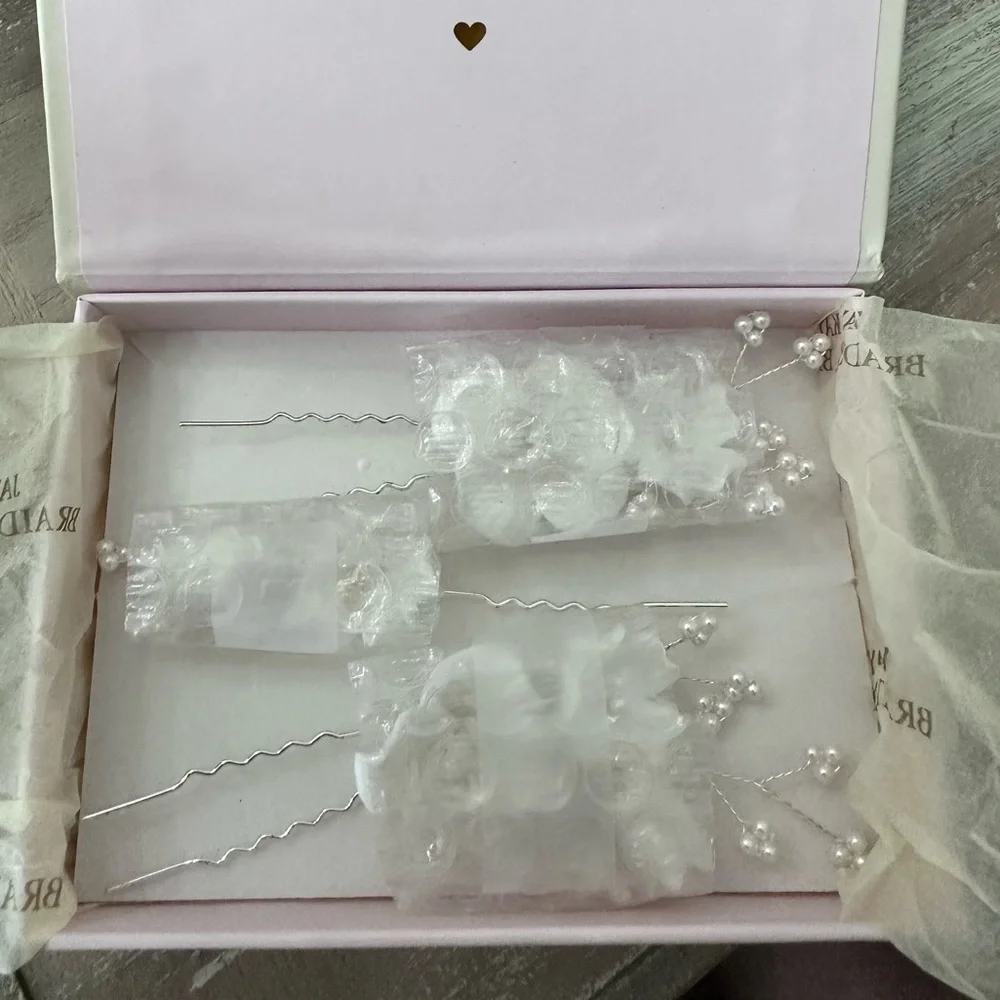 Elegant White Floral Hair Pins